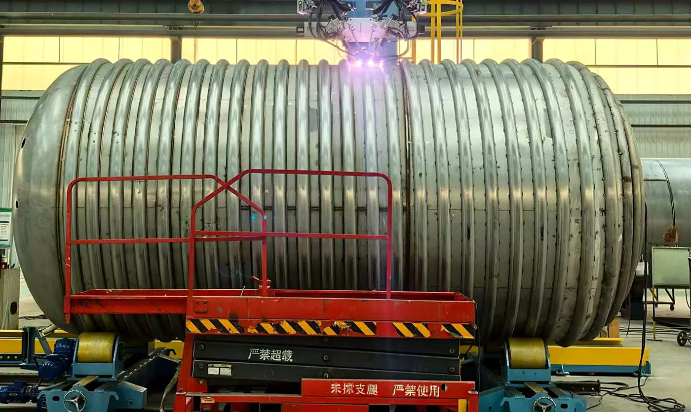 Welding on site: gantry welder with two synchronised torches